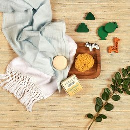2-in-1 shampoo and soap bar for children, 80g, made with natural ingredients.