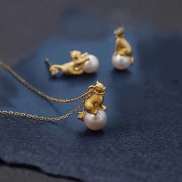Asymmetrische kat oorbellen & ketting