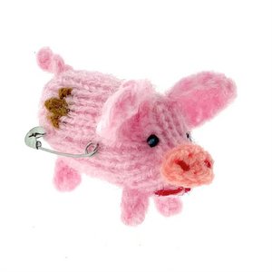 Brooch, knitted pig, soft pink spotted