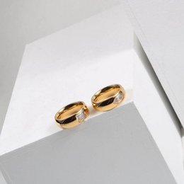 Anello in oro semplice con cristalli dorati