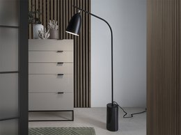 Chiffonier i Pearl Grey træ og sort stål