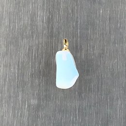 Ciondolo in pietra preziosa trapezoidale