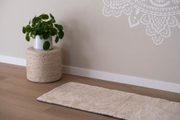 Sheepskin yoga mat, natural material, soft and comfortable for yoga practice.