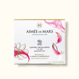 Floral and oriental fragrance set with 4 eau de parfum miniatures. Includes notes of jasmine, rose, and amber.