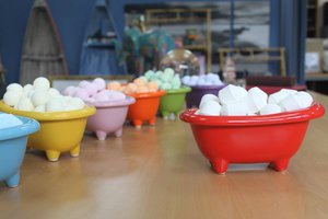 Mini-Badewanne aus Keramik – Mohnrot