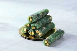  Green apple-flavored gummy fingers, 1kg package. Chewy, sweet, and tangy gummy candy in the shape of fingers.