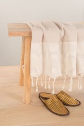 Hammam towel in sand color with waffle stripes, 100x200cm in size, suitable for use as a bath towel or beach towel.