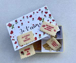 Box of personalized biscuits with the theme "Croque moi!" Copy
