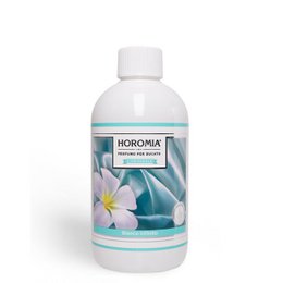  Laundry perfume in a 500ml bottle with a floral scent. The bottle has a white cap and label with the brand name "Bianco Infinito" and "Horomia" printed on it.