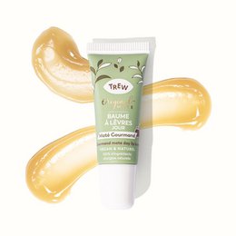  Gourmet Mate Lip Balm, TREW x Original Mate - Moisturizing lip balm with natural ingredients.

The Gourmet Mate Lip Balm by TREW x Original Mate is a moisturizing lip balm made with natural ingredients. The product features a creamy, golden-colored formula that nourishes and protects the lips.