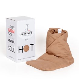 Cozy, ribbed scarf in a warm cocoa color. Made of soft, high-quality material for a luxurious feel. Ideal for keeping warm during the colder months.