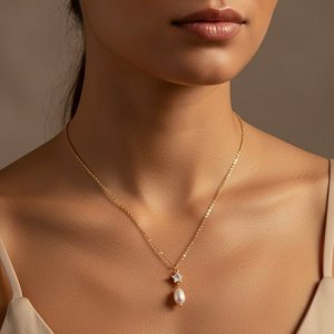 LUZ - Necklace with star with zircon and freshwater pearl