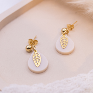 Ohrringe Tropfen beige Blatt - leichte Ohrstecker Herbst beige Boho Blätter