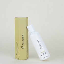 Creamy, conditioning oil cleanser with microbiotic formula for cleansing and nourishing skin.