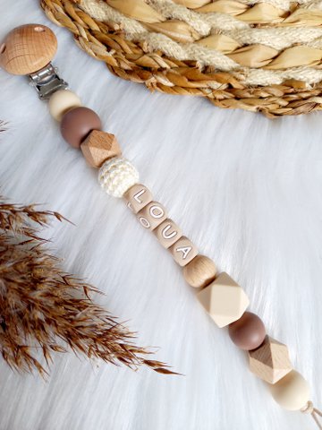 Pacifier clip with name Loua