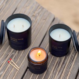 Candela di cera di soia al miele scuro e tabacco