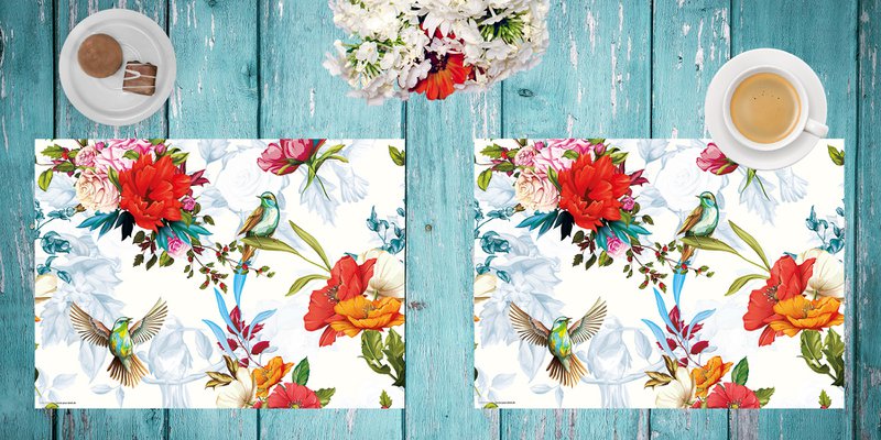 Farverige kolibrier med vilde blomster | Premium vinyl dækkeservietter 44 x 32 cm - 4 stk