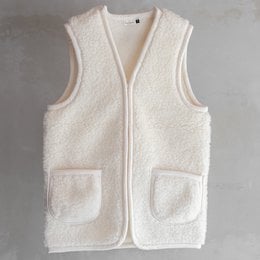 Soft, cozy off-white wool bodywarmer vest with two front pockets, available in sizes S to XXXXL.