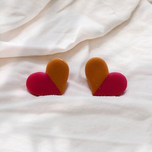 Studs Heart Magenta & Ocher Yellow