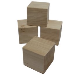 Wooden cube toy blocks, 6x6x6cm in size, made of natural wood material.