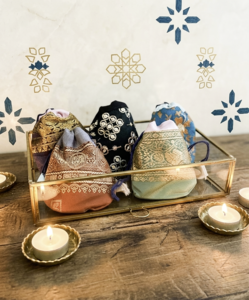 Figue Fragrance Powder in a handmade silk sachet (packed per 6 pieces assorted).