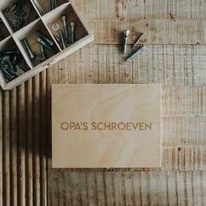 Opas Schraubenkasten aus Holz
