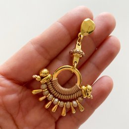 Pendientes TIBÚ beige y dorados