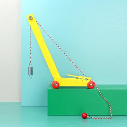 Floris survole une grue jaune