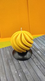 Spiralkugleformet bivoks og sojalys