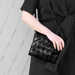 Toarie Woven Clutch Small Schwarz