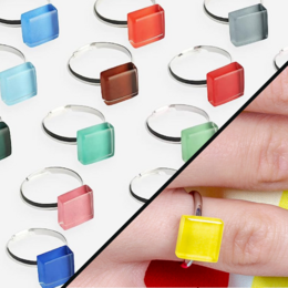 Minimalist ring with adjustable stone in a variety of colors including sandbraun, sandrosa, malachitgrün, kirschrot, kaffeebraun, grasgrün, quarzrosa, moosgrün, safrangelb, zitronengelb, amethystlila, karibikblau, lavendel, lindgrün, nussbraun, onyxschwarz, graphitgrau, schneeweiß, azurblau, saphirblau, himmelblau, orange, limettengrün, aquablau, and minzgrün.