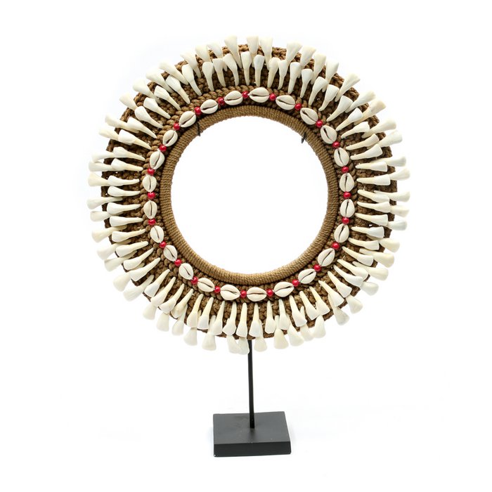 De Buffalo Tooth Hoop op standaard