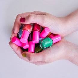 Zestaw 12 mini lakierów do paznokci dla dzieci – różne – letnie kolory