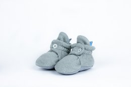 Soft, grey velvet baby shoes in sizes 0-24 months with a cozy, comfortable design.