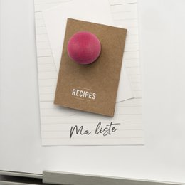 Assortiment de 24 petites boules magnétiques en bois