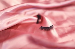 Lovely Lashes Deluxe Kit mit schwarzem Eyeliner