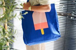  Blue tote bag with colorful ice cream graphic design, suitable for casual everyday use.