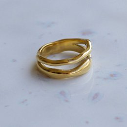 Shantina – Doppellagiger Wellen-Gold-Stapelring
