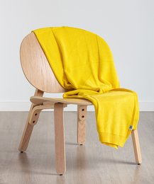 Soft, cozy yellow throw blanket made of high-quality material, perfect for adding a pop of color and warmth to any living space.