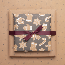 Doppelseitiges Geschenkpapier Weihnachten "Lebkuchen" Weihnachtsplätzchen in Beige und Braun aus 100% Recyclingpapier