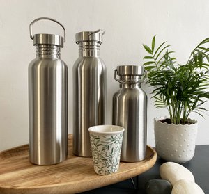 Stainless steel water bottle