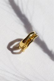 Shantina – Doppellagiger Wellen-Gold-Stapelring