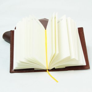 Großer Tagesplaner aus Vollnarbenleder – braun