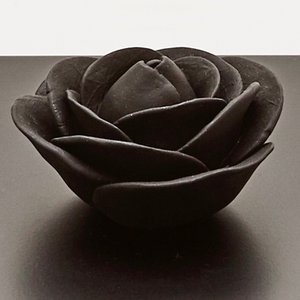 Lacquered wooden box 15 cm - BLACK ROSE