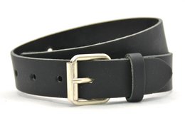  A 100% leather kids belt, available in 3 colors (black, brown, cognac) and 3 sizes (55cm, 65cm, 75cm).