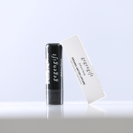 Detox lip care, a nourishing lip balm with natural ingredients to hydrate and protect your lips.