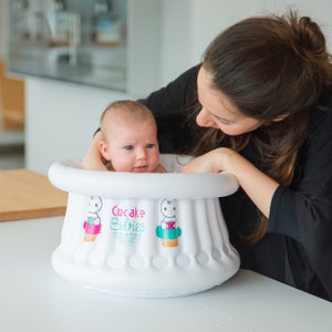 Opblaasbaar babybad wit  + fuchsia eendje + pomp
