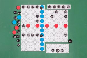 Hunderterfeld mit Zahlen für die Tafel magnetisch mit Wendeplättchen und Rechenzeichen