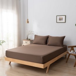  A fitted sheet in a solid white color, measuring 200x220/210/200 cm, suitable for a split-top mattress.