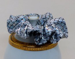 Sølvøgle scrunchie
